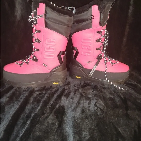 UGG | Shoes | Ugg Womens Vibrant Pink And Black Winter Boots  display picture 2